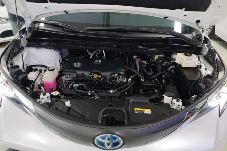Used Toyota SIENNA 2021 2.5L Hybrid Comfort Edition Engine Bay
