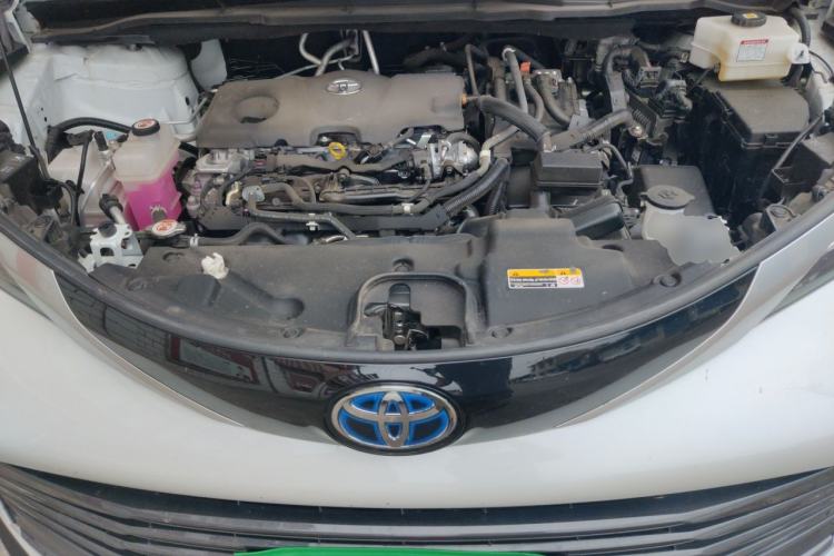 Used Toyota SIENNA 2021 2.5L Hybrid Premium Edition Engine Bay