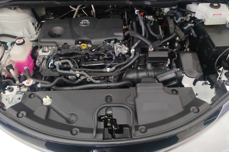 Used Toyota SIENNA 2021 2.5L Hybrid Premium Edition Engine Bay