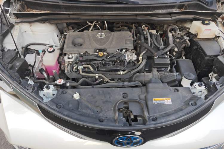 Used Toyota SIENNA 2021 2.5L Hybrid Platinum Edition Engine Bay