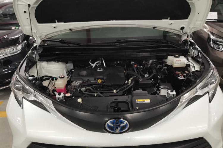 Used Toyota SIENNA 2021 2.5L Hybrid Comfort Edition Engine Bay