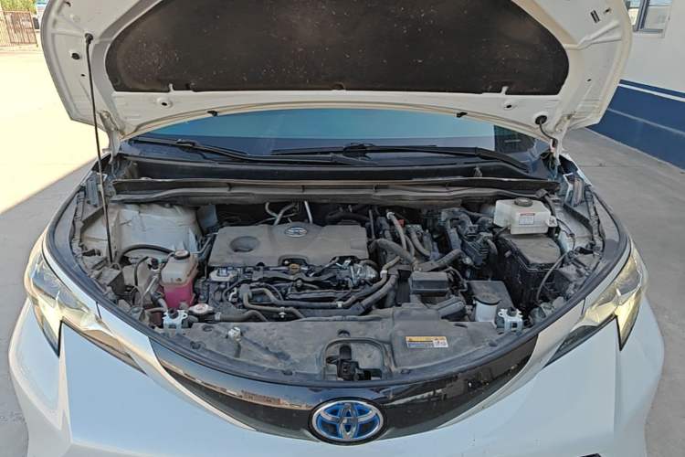 Used Toyota SIENNA 2021 2.5L Hybrid Premium Edition Engine Bay