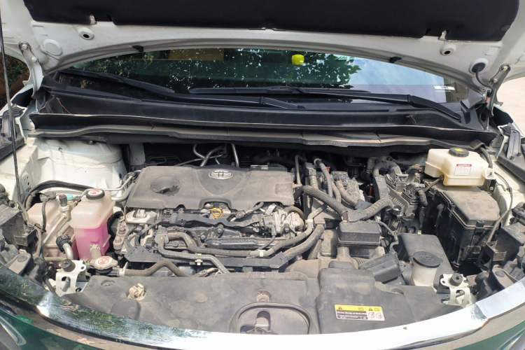 Used Toyota SIENNA 2021 2.5L Hybrid Premium Edition Engine Bay