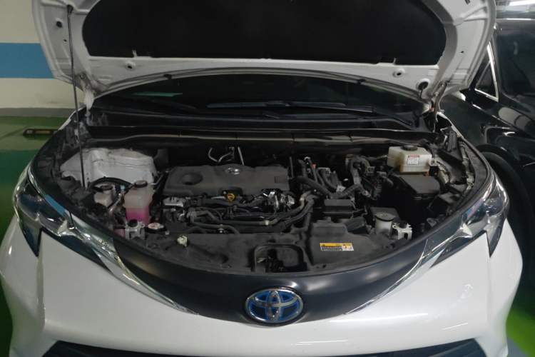 Used Toyota SIENNA 2021 2.5L Hybrid Comfort Edition Engine Bay