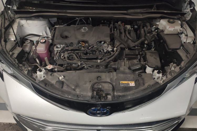 Used Toyota SIENNA 2021 2.5L Hybrid Platinum Edition Engine Bay