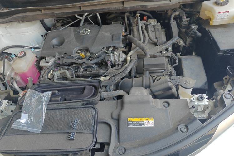 Used Toyota SIENNA 2021 2.5L Hybrid Platinum Edition Engine Bay