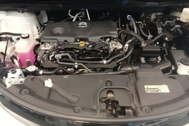 Used Toyota SIENNA 2021 2.5L Hybrid Platinum Edition Engine Bay