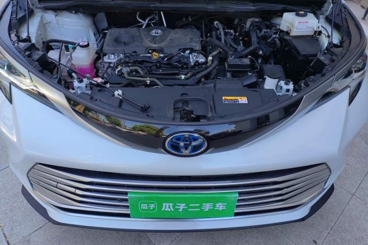 Used Toyota SIENNA 2021 2.5L Hybrid Premium Edition Engine Bay