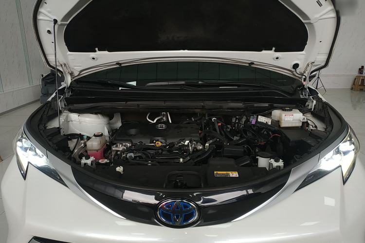 Used Toyota SIENNA 2021 2.5L Hybrid Platinum Edition Engine Bay