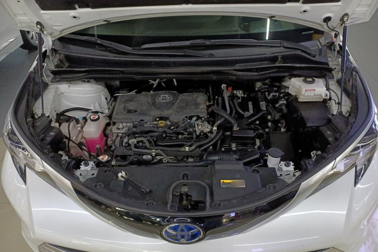 Used Toyota SIENNA 2021 2.5L Hybrid Platinum Edition Engine Bay