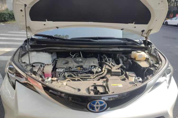 Used Toyota SIENNA 2021 2.5L Hybrid Premium Edition Engine Bay