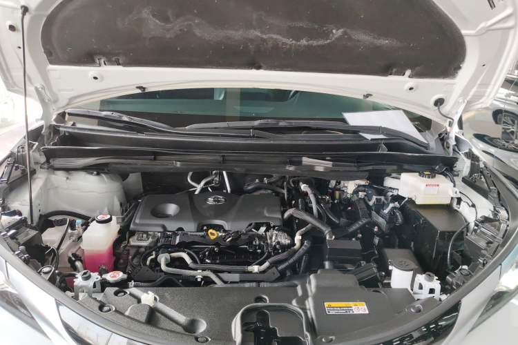 Used Toyota SIENNA 2021 2.5L Hybrid Premium Edition Engine Bay