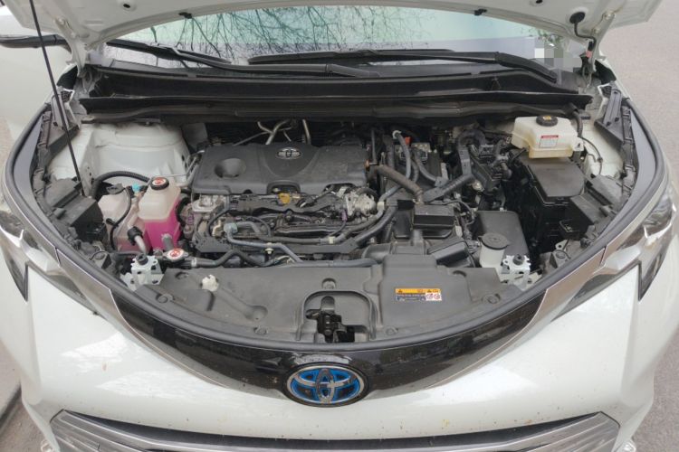 Used Toyota SIENNA 2021 2.5L Hybrid Platinum Edition Engine Bay