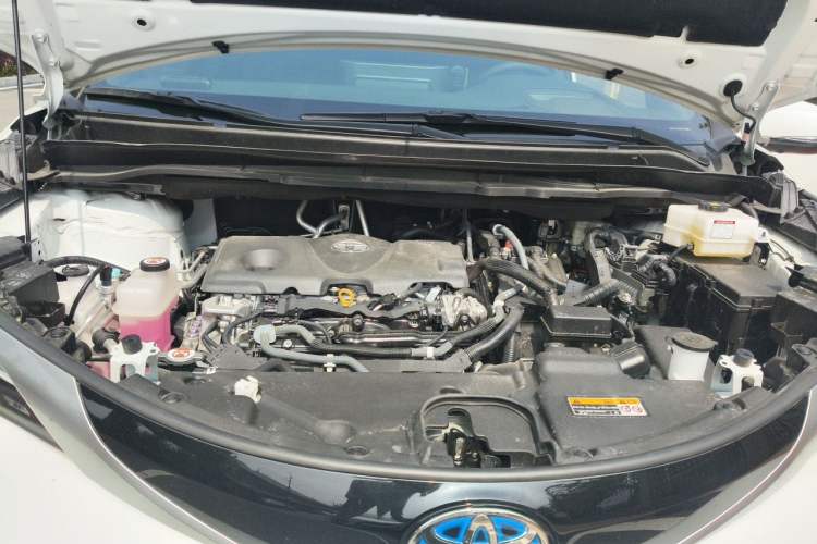 Used Toyota SIENNA 2021 2.5L Hybrid Platinum Edition Engine Bay