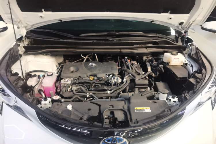 Used Toyota SIENNA 2021 2.5L Hybrid Premium Edition Engine Bay