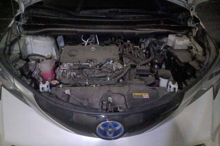 Used Toyota SIENNA 2021 2.5L Hybrid Platinum Edition Engine Bay