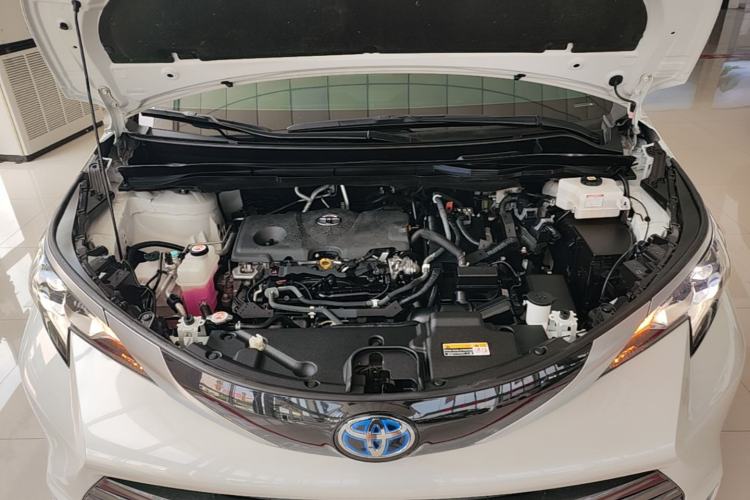 Used Toyota SIENNA 2021 2.5L Hybrid Premium Edition Engine Bay
