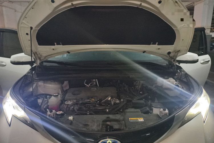 Used Toyota SIENNA 2021 2.5L Hybrid Platinum Edition Engine Bay