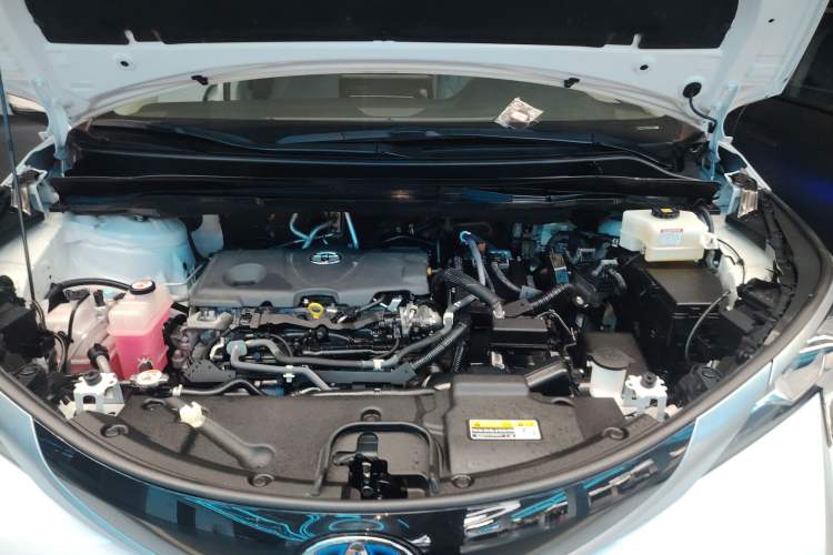 Used Toyota SIENNA 2021 2.5L Hybrid Luxury Edition Engine Bay