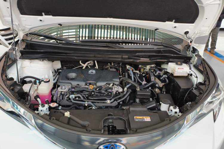 Used Toyota SIENNA 2021 2.5L Hybrid Comfort Edition Engine Bay