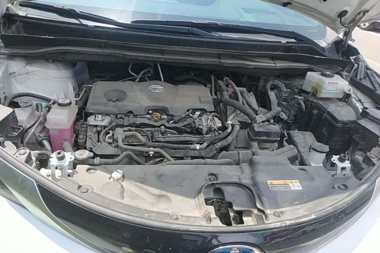 Used Toyota SIENNA 2021 2.5L Hybrid Platinum Edition Engine Bay