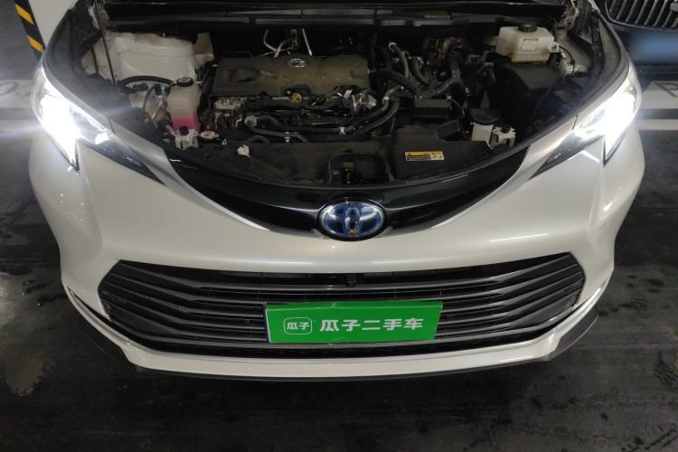 Used Toyota SIENNA 2021 2.5L Hybrid Premium Edition Engine Bay