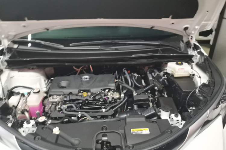 Used Toyota SIENNA 2021 2.5L Hybrid Ultimate Edition Engine Bay