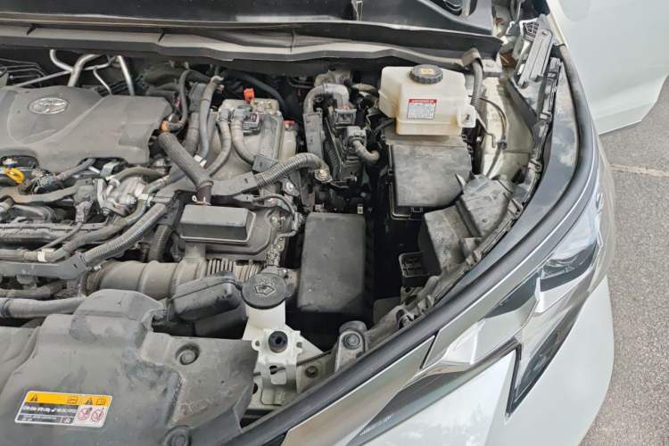 Used Toyota SIENNA 2021 2.5L Hybrid Platinum Edition Engine Bay Left