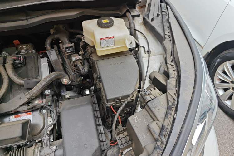 Used Toyota SIENNA 2021 2.5L Hybrid Premium Edition Engine Bay Left