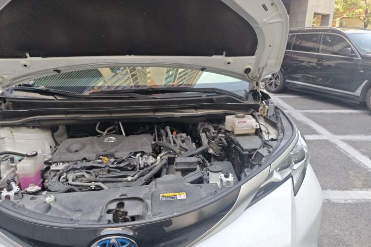 Used Toyota SIENNA 2021 2.5L Hybrid Premium Edition Engine Bay Left
