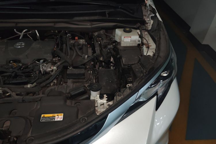 Used Toyota SIENNA 2021 2.5L Hybrid Platinum Edition Engine Bay Left