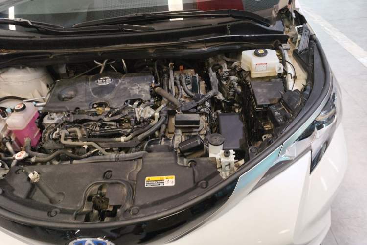 Used Toyota SIENNA 2021 2.5L Hybrid Ultimate Edition Engine Bay Left