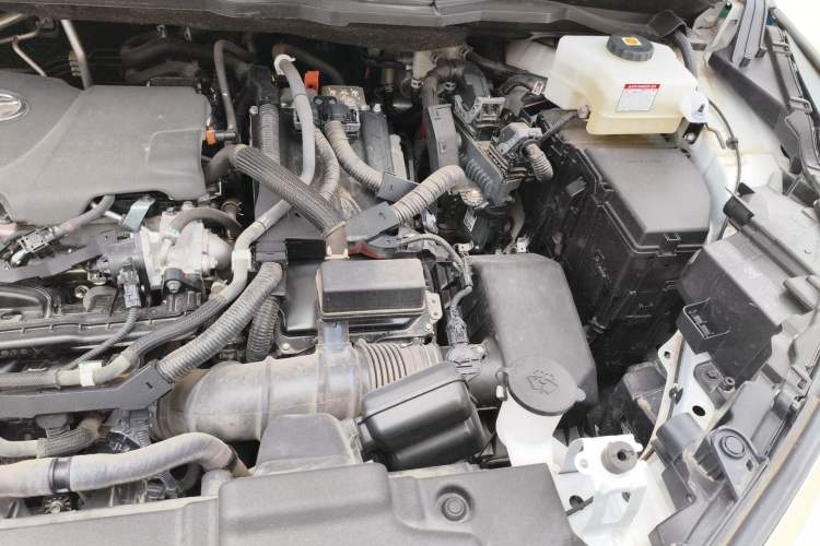 Used Toyota SIENNA 2021 2.5L Hybrid Platinum Edition Engine Bay Left