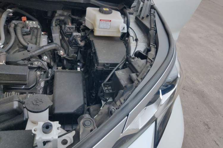 Used Toyota SIENNA 2021 2.5L Hybrid Premium Edition Engine Bay Left