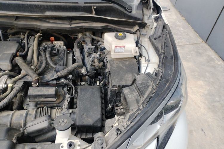 Used Toyota SIENNA 2021 2.5L Hybrid Platinum Edition Engine Bay Left