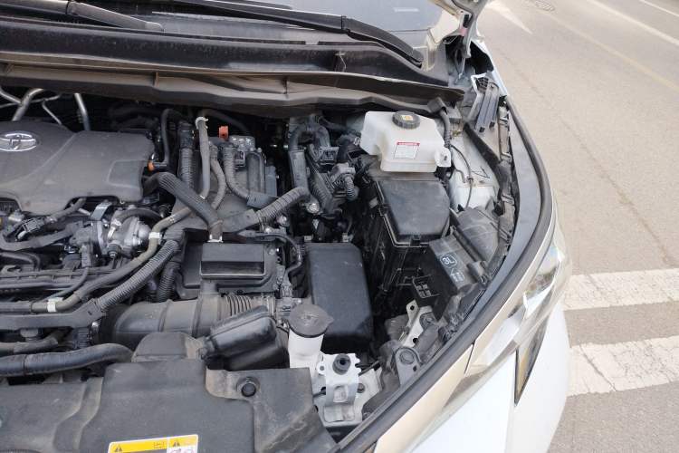 Used Toyota SIENNA 2021 2.5L Hybrid Platinum Edition Engine Bay Left