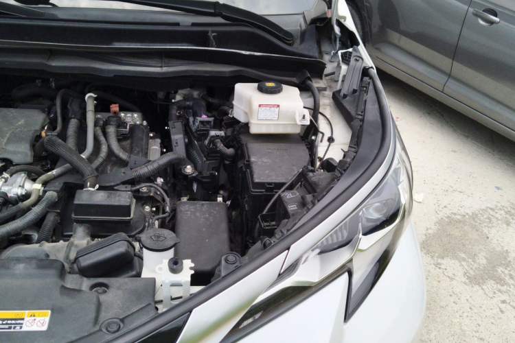 Used Toyota SIENNA 2021 2.5L Hybrid Luxury Edition Engine Bay Left