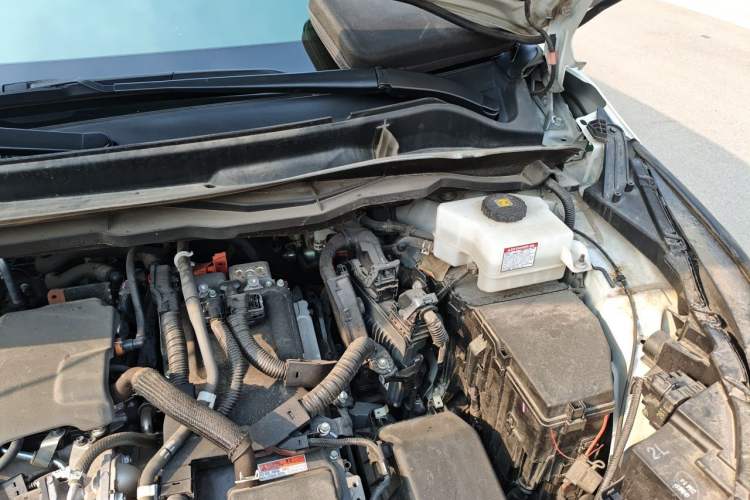Used Toyota SIENNA 2021 2.5L Hybrid Premium Edition Engine Bay Left