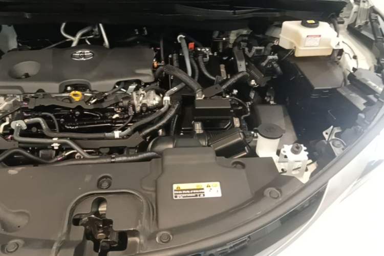 Used Toyota SIENNA 2021 2.5L Hybrid Platinum Edition Engine Bay Left