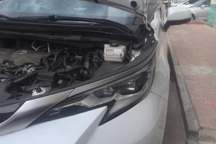 Used Toyota SIENNA 2021 2.5L Hybrid Platinum Edition Engine Bay Left