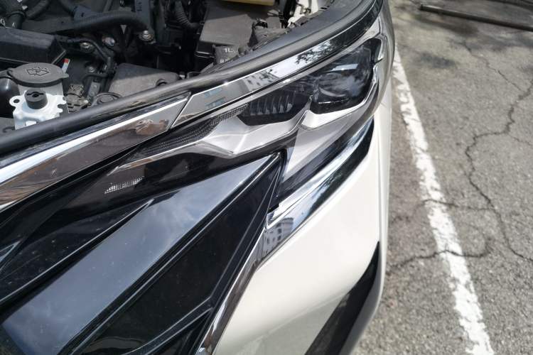 Used Toyota SIENNA 2021 2.5L Hybrid Comfort Edition Engine Bay Left