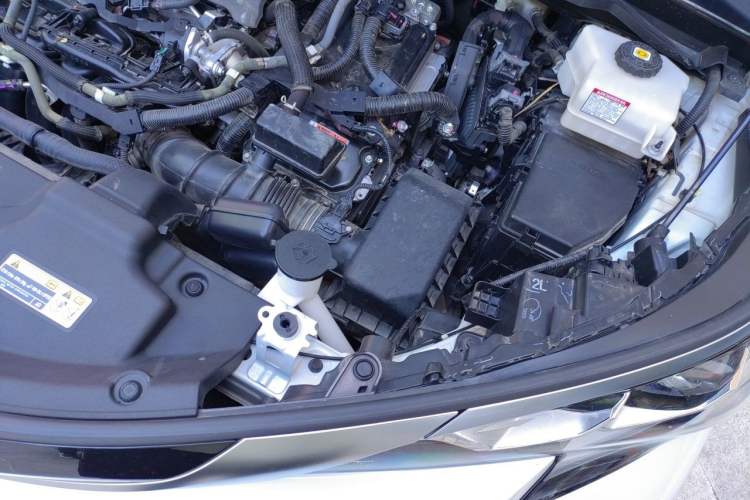 Used Toyota SIENNA 2021 2.5L Hybrid Premium Edition Engine Bay Left