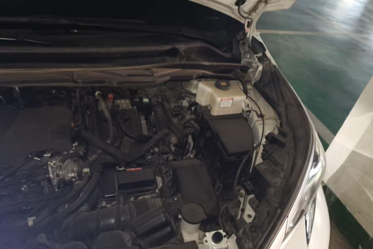 Used Toyota SIENNA 2021 2.5L Hybrid Premium Edition Engine Bay Left