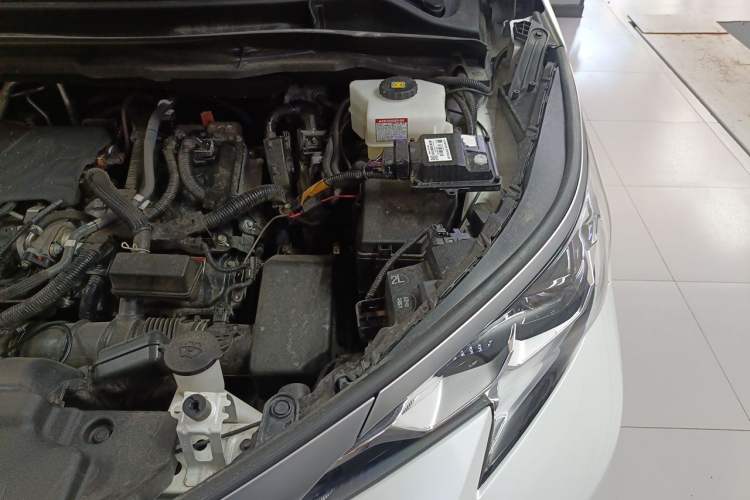 Used Toyota SIENNA 2021 2.5L Hybrid Premium Edition Engine Bay Left