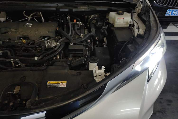 Used Toyota SIENNA 2021 2.5L Hybrid Premium Edition Engine Bay Left