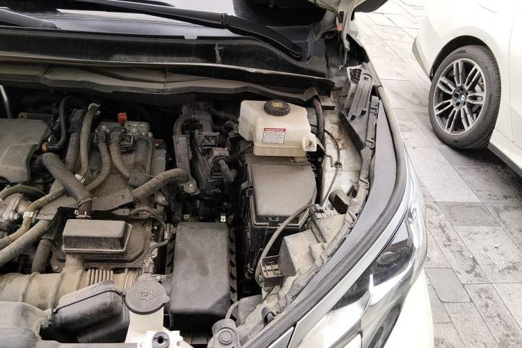 Used Toyota SIENNA 2021 2.5L Hybrid Premium Edition Engine Bay Left