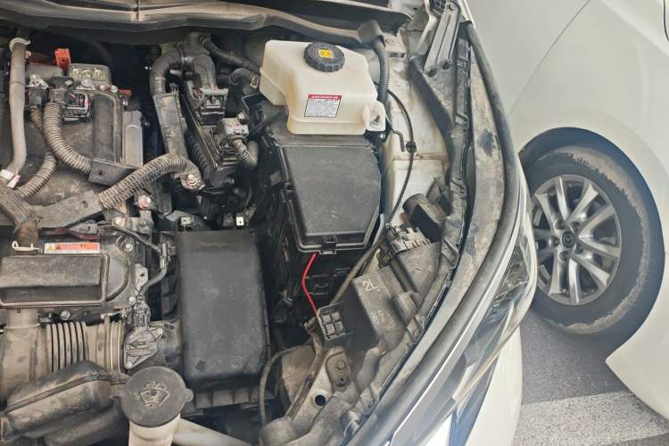 Used Toyota SIENNA 2021 2.5L Hybrid Ultimate Edition Engine Bay Left