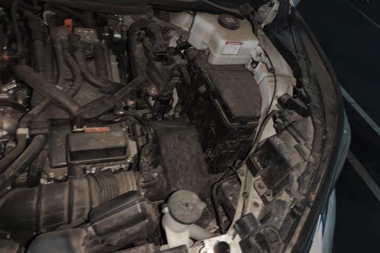 Used Toyota SIENNA 2021 2.5L Hybrid Premium Edition Engine Bay Left
