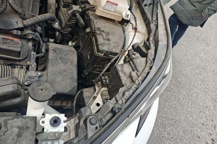 Used Toyota SIENNA 2021 2.5L Hybrid Comfort Edition Engine Bay Left