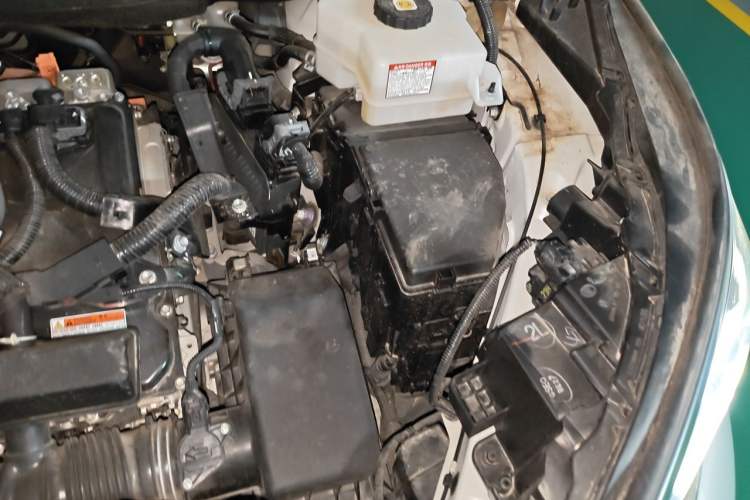 Used Toyota SIENNA 2021 2.5L Hybrid Ultimate Edition Engine Bay Left